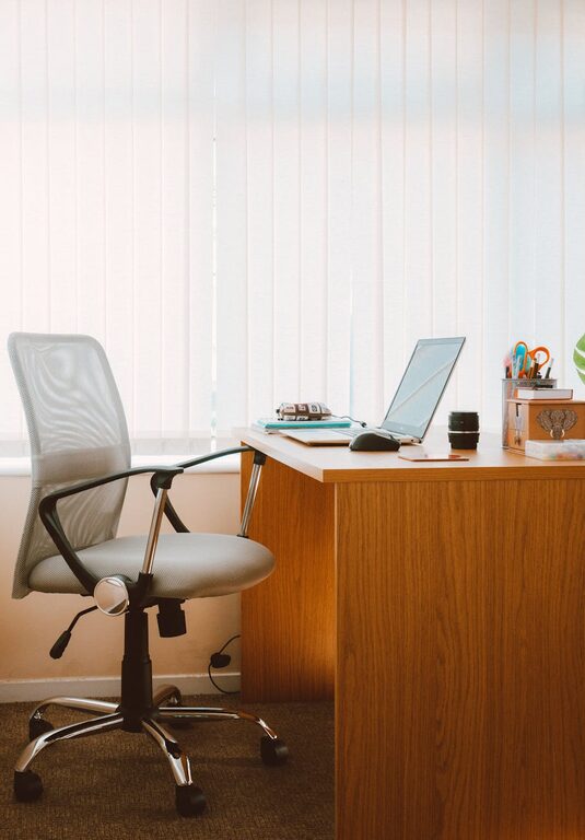 Tips for Choosing a Comfortable Desk Chair for Your Workspace